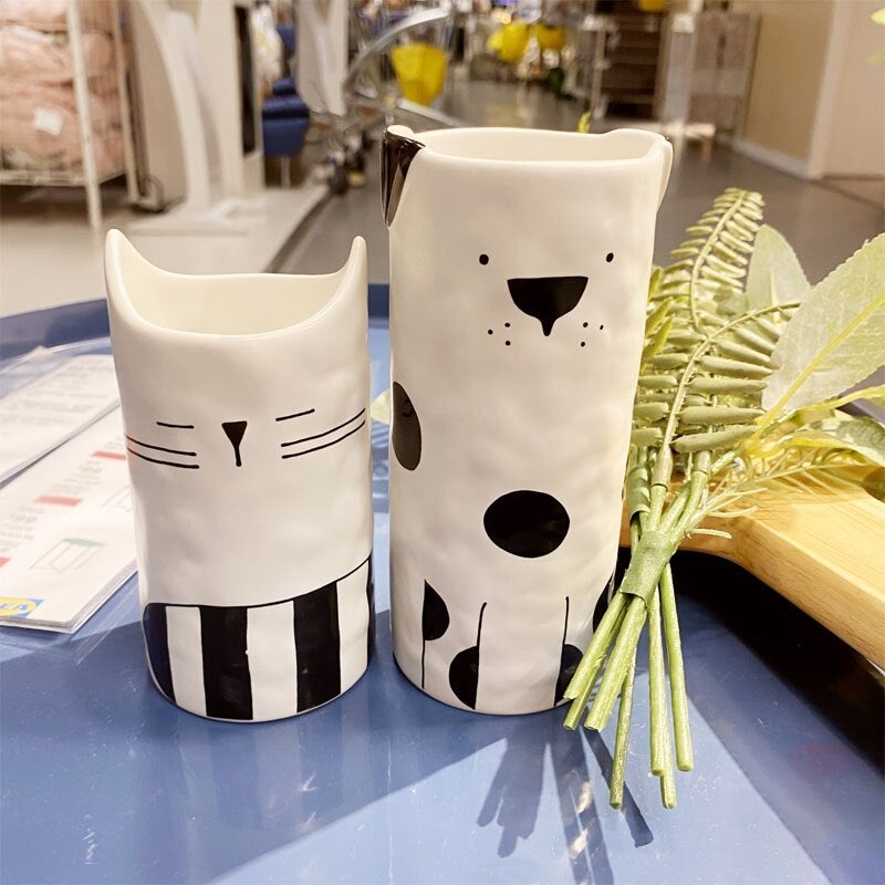 Cartoon cat and dog ceramic vase